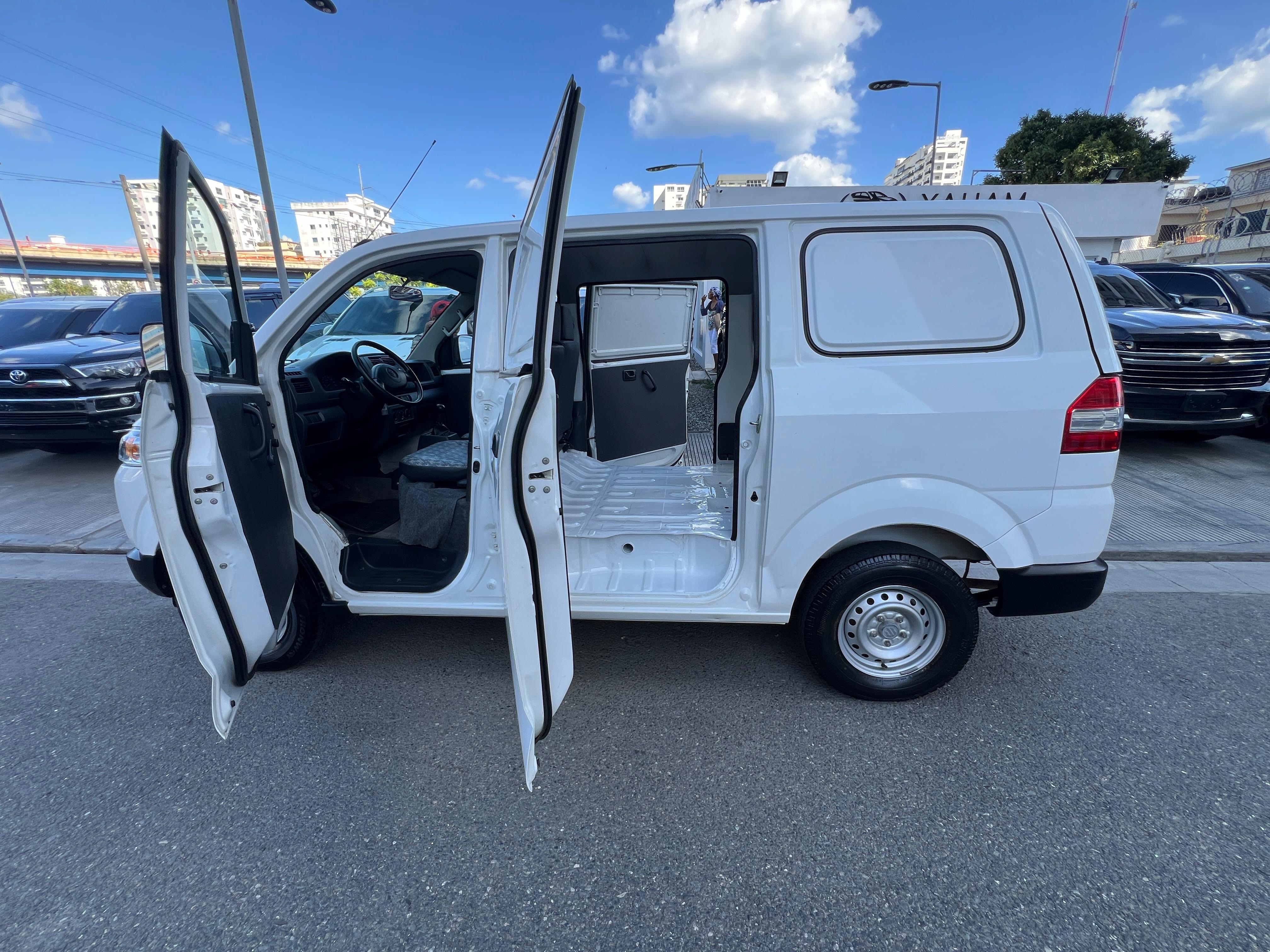 jeepetas y camionetas - SUZUKI APV 2023 6