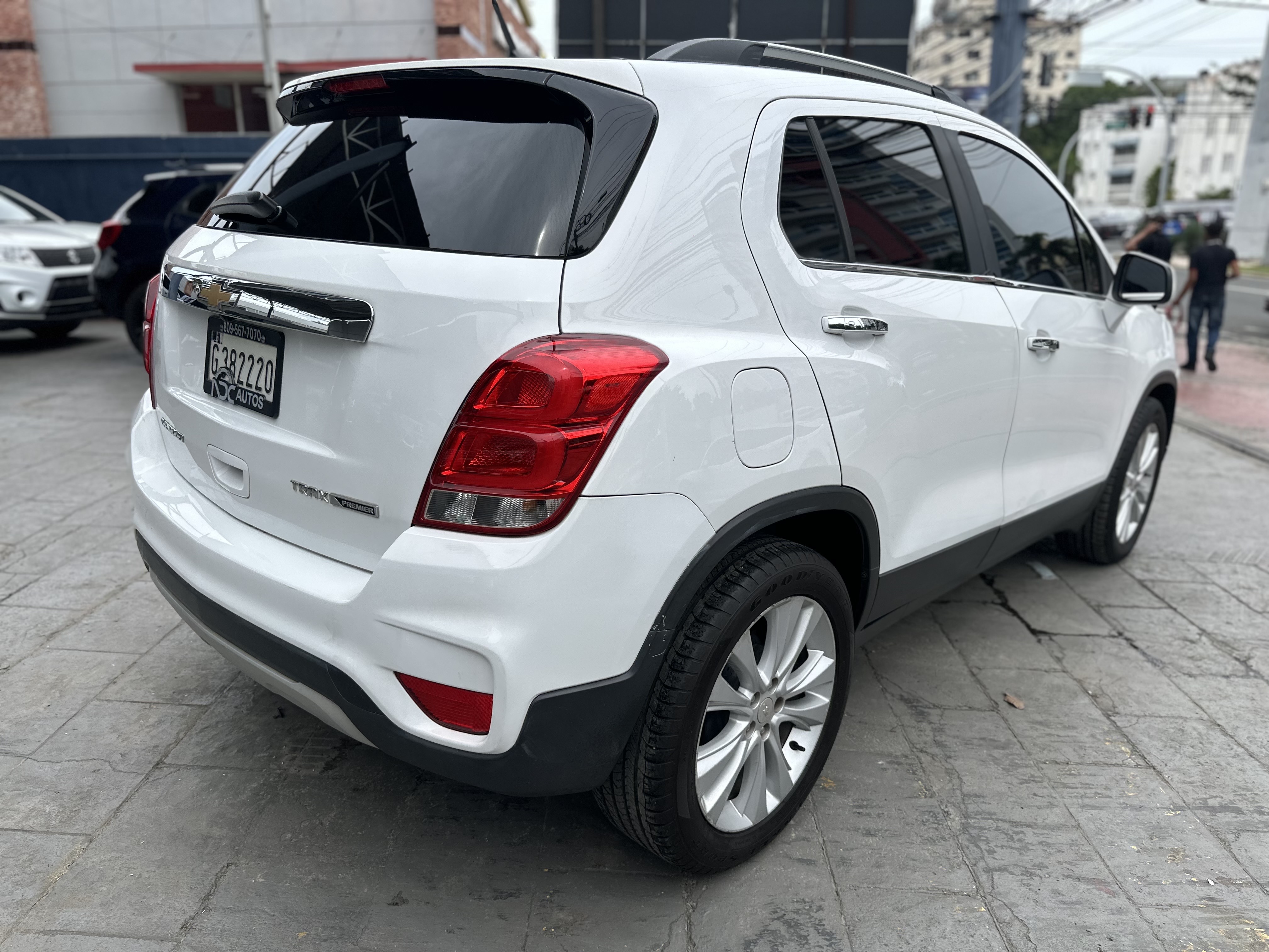 jeepetas y camionetas - CHEVROLET TRAX PREMLER 2017  5