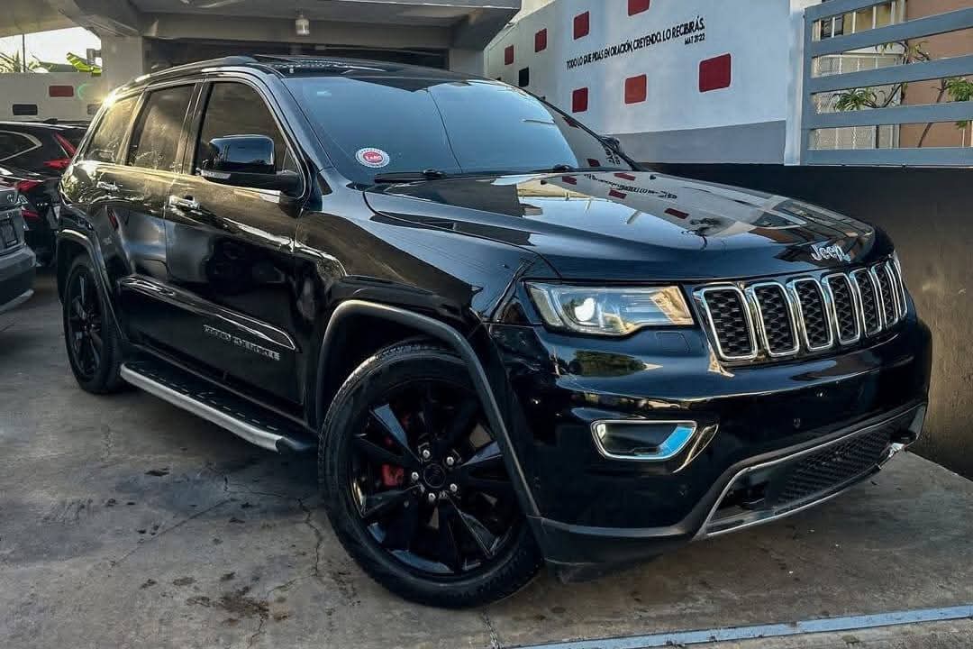 jeepetas y camionetas - JEEP GRAND CHEROKEE LIMITED 4x4 2017 - Excelente 1