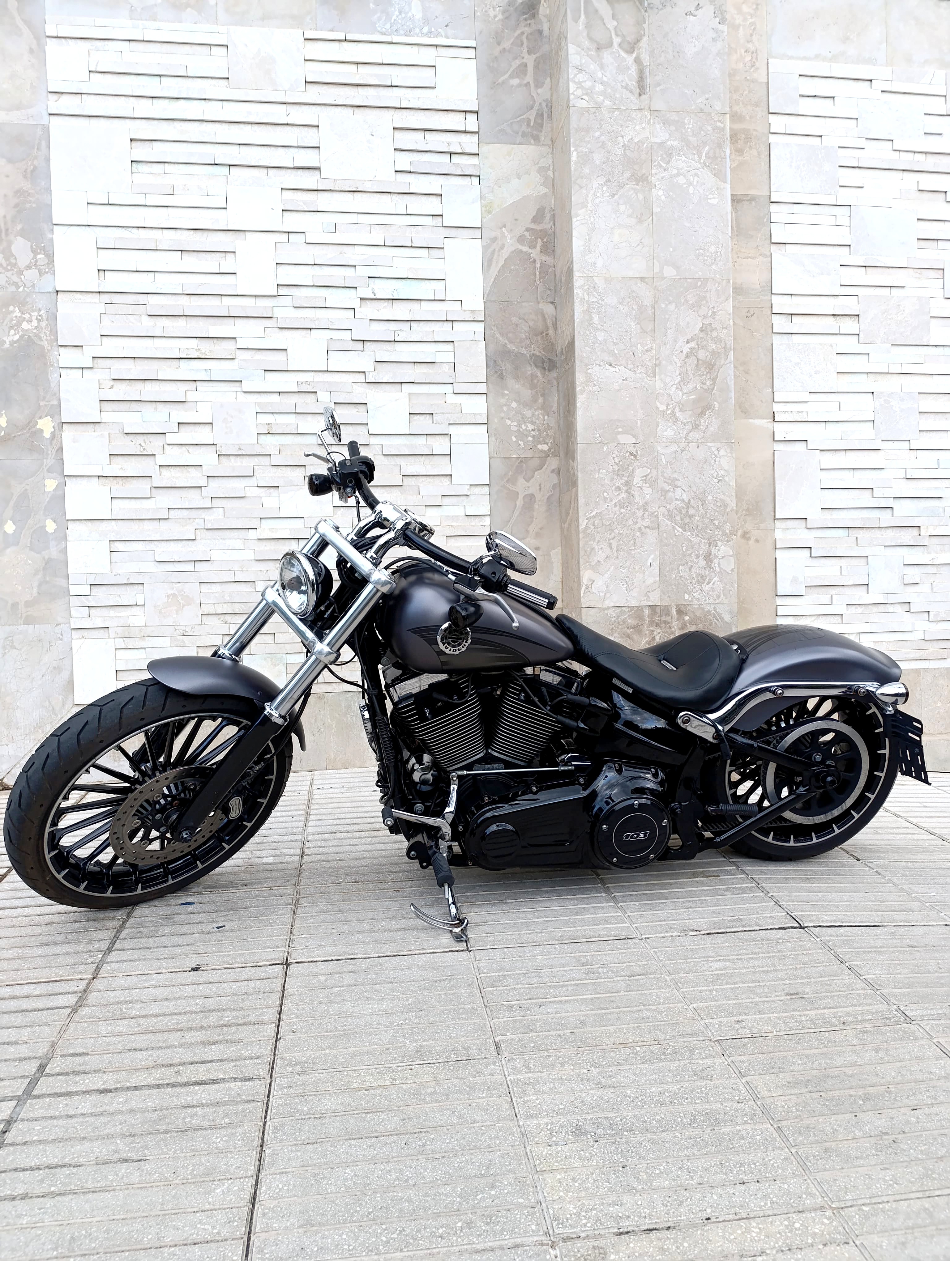 motores y pasolas - Harley Davidson Softail Breakout 2017 motor 1700cc 5