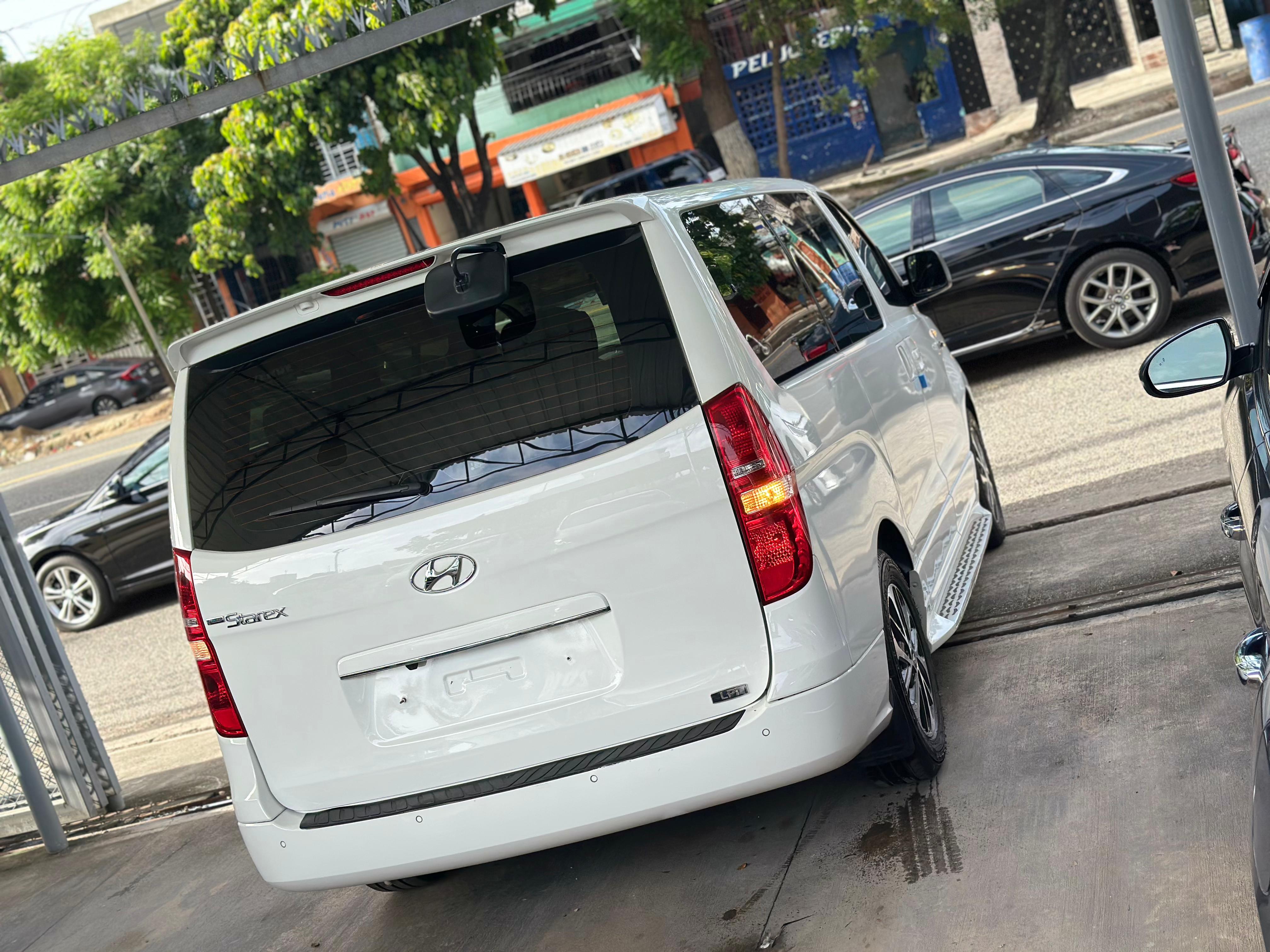 jeepetas y camionetas - 2020 HYUNDAI GRAND STAREX GLP 1