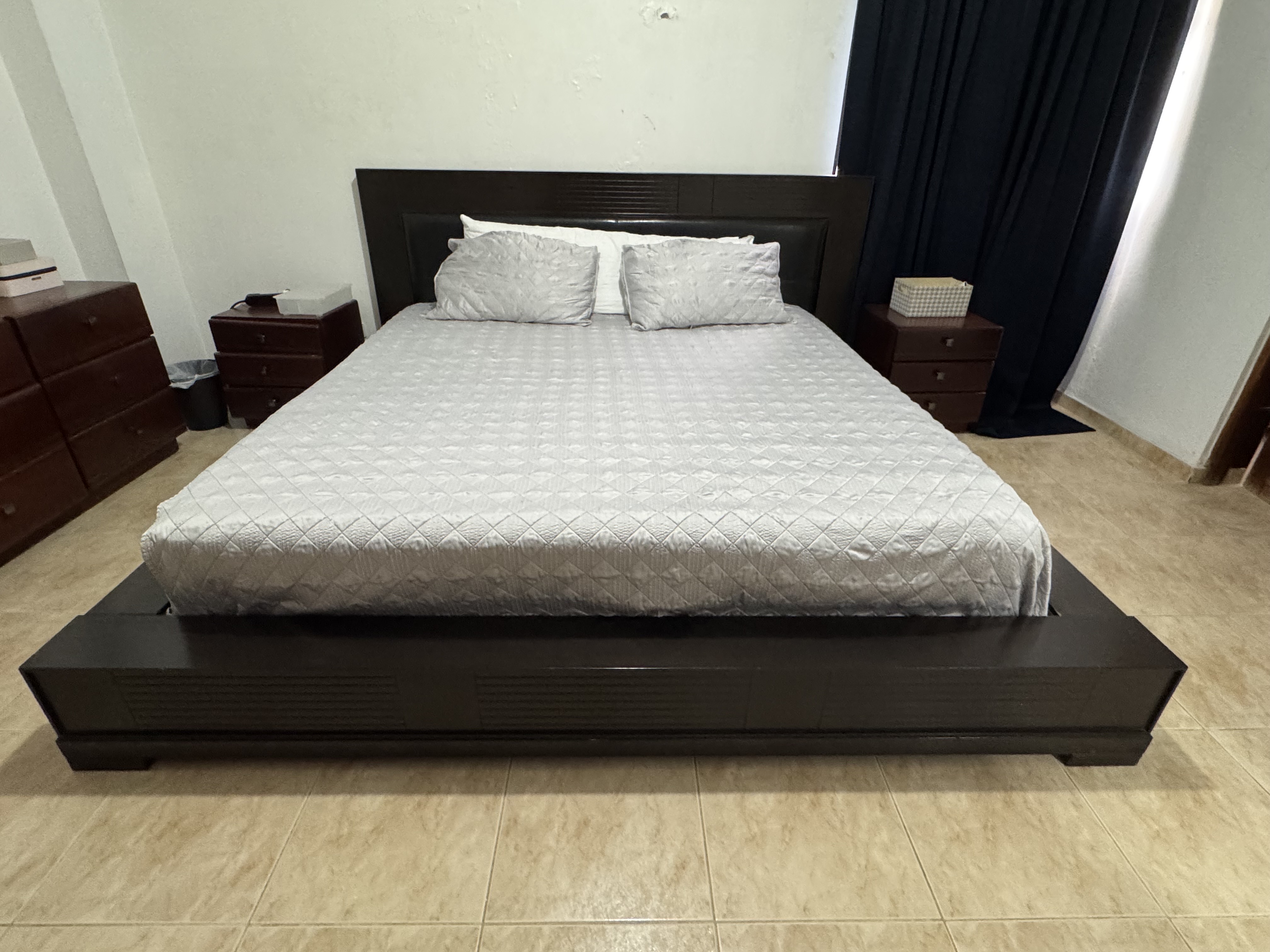 muebles y colchones - Vendo Cama King con su colchón  1