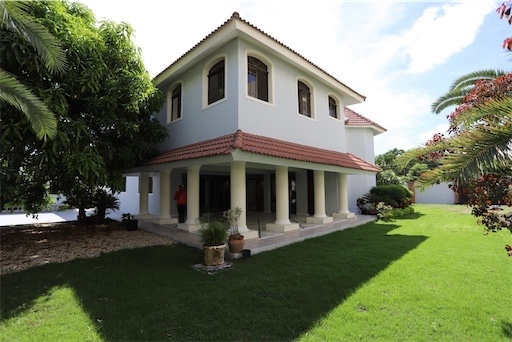 casas - Casa Amplia en Venta  0