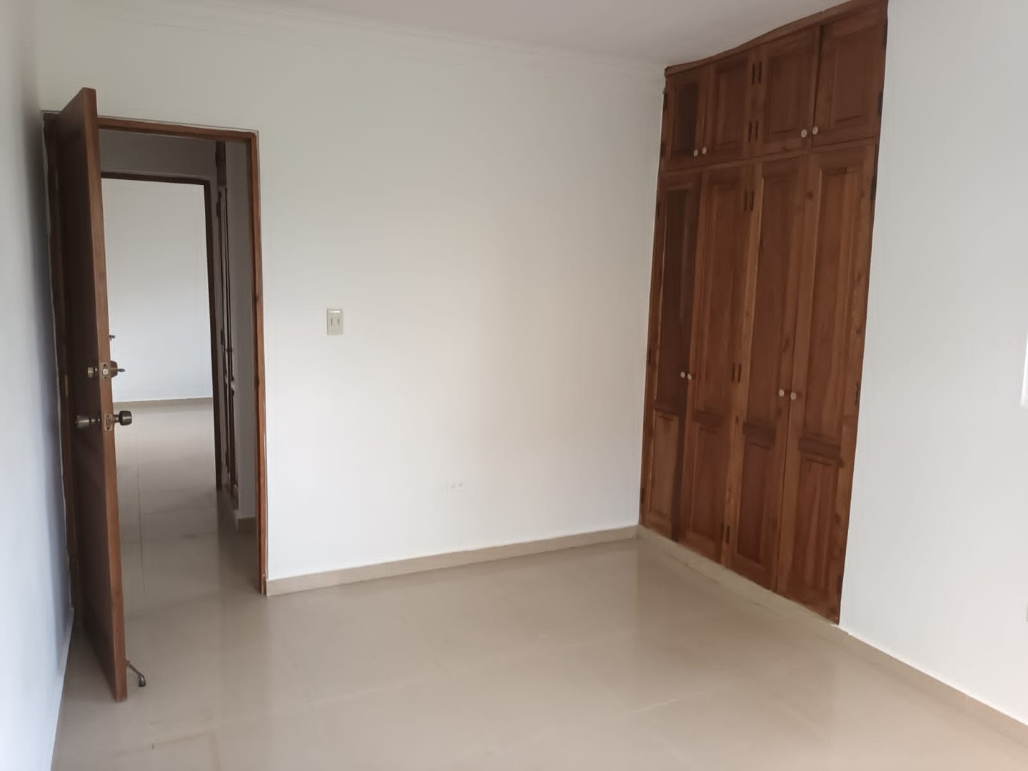 apartamentos - VENDO AMPLIO Y PRESCO APARTAMENTO CLASICO.PROXIMO A CARREFOUR.  7