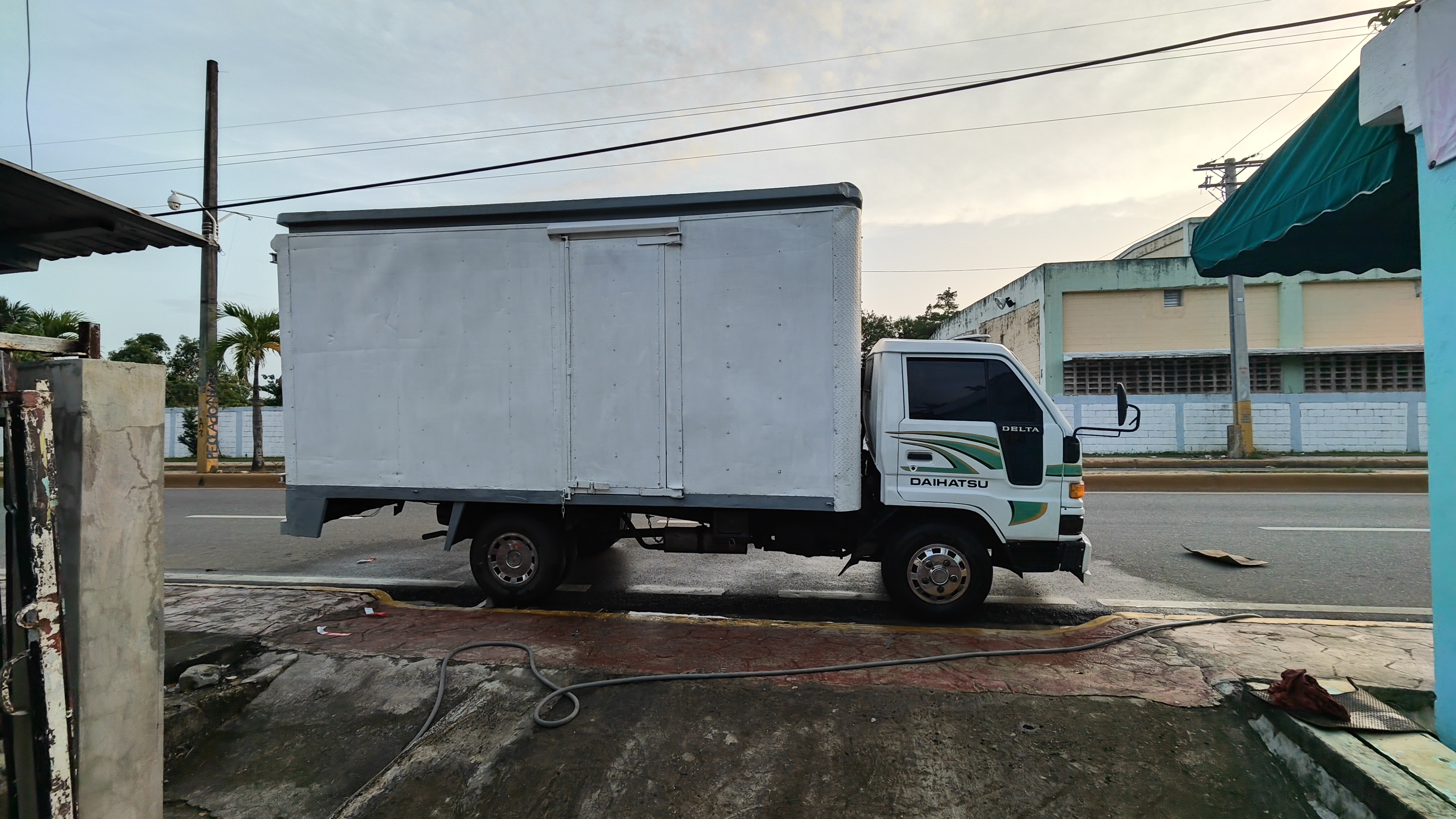 camiones y vehiculos pesados - En venta camión Daihatsu en buenas condiciones  4