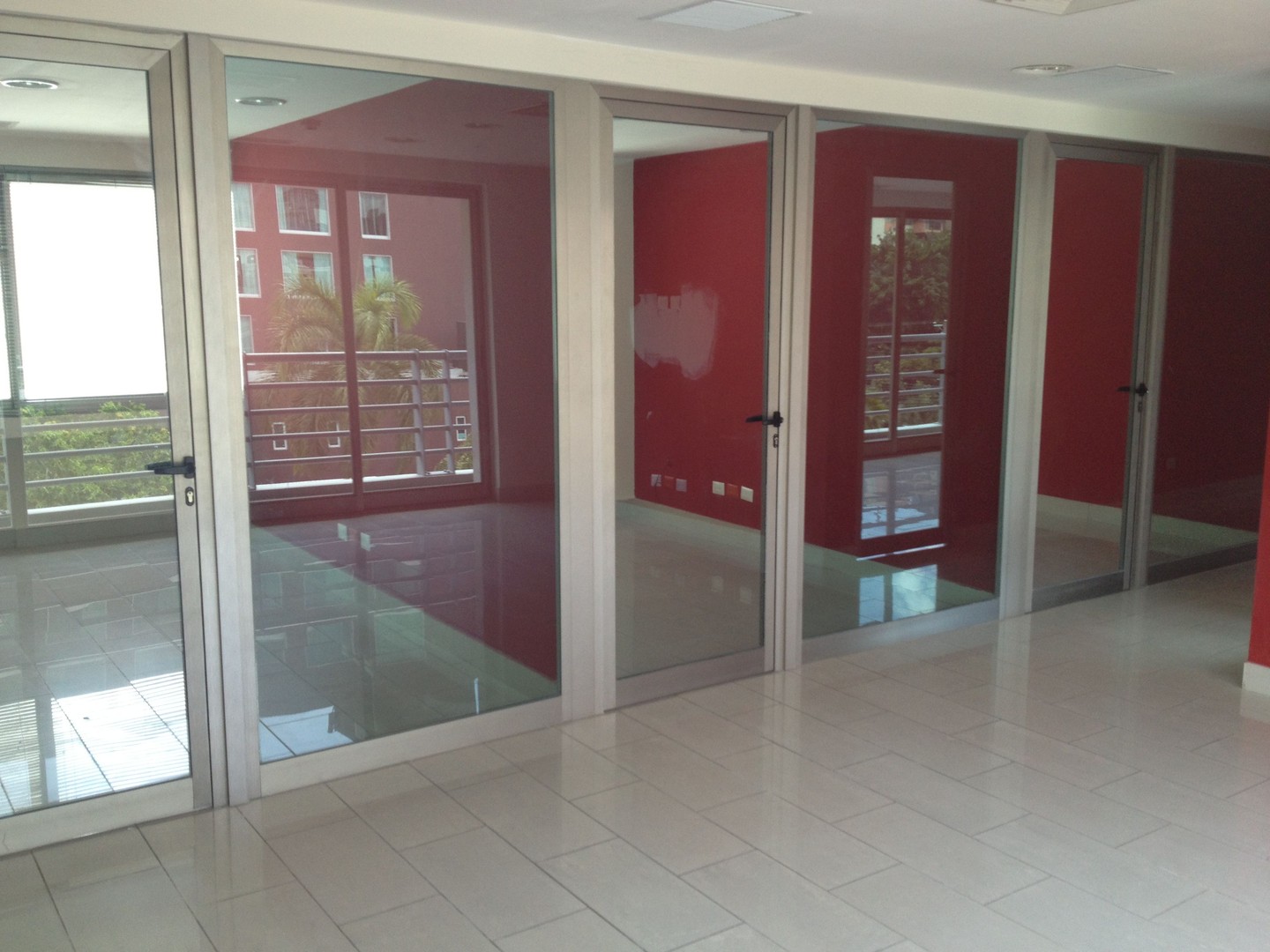 oficinas y locales comerciales - Alquilo Edificio corporativo 5 niveles en piantini
 4