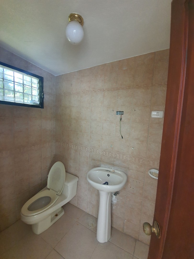 casas - Arroyo Hondo Viejo amplia casa de 4 habitaciones 8 parqueos piscina 2