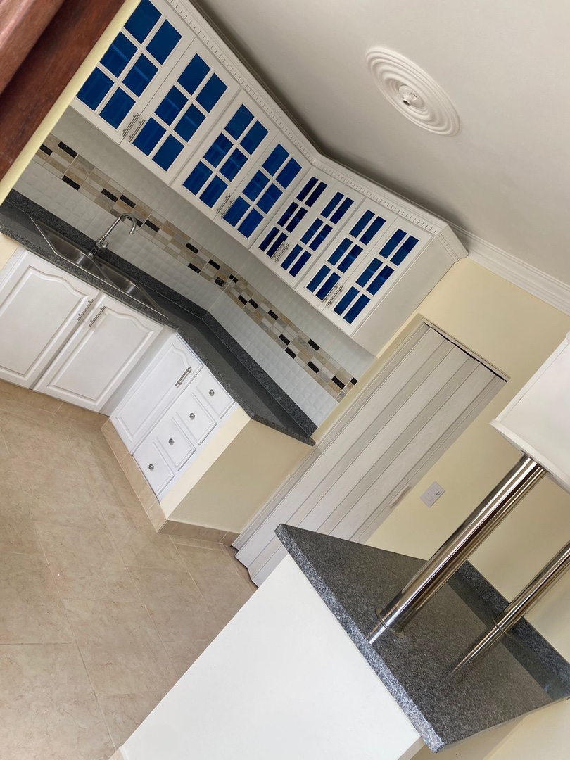 casas - Venta de casa de 2 niveles en la urbanización Italia Santo Domingo este 252mts 1