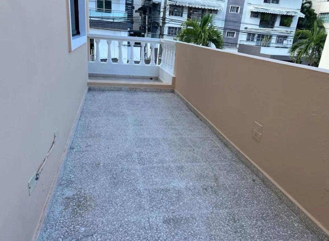 apartamentos - Casa en alquiler, Los Cacicazgos U$S2,000
3 Habitaciones 8