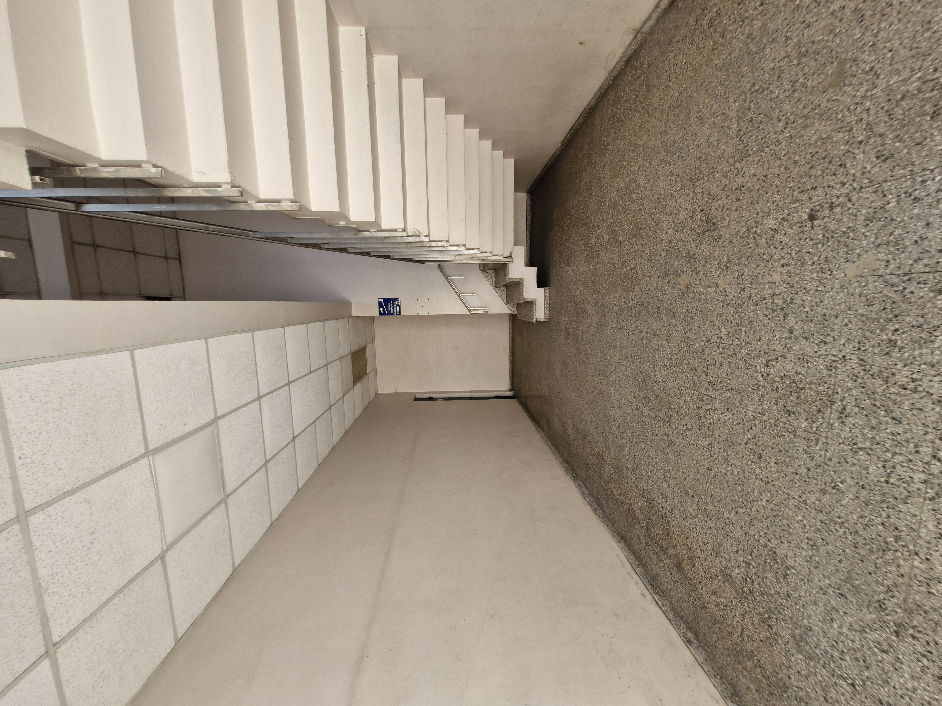 oficinas y locales comerciales - Edificio en Avenida 27 de Febrero 5