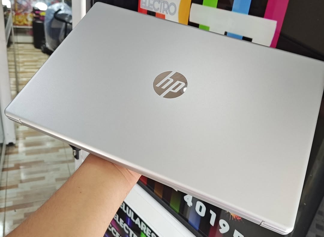 computadoras y laptops - Laptop HP 15” FHD, Core i5 12th Gen, 8GB RAM, 256GB SSD, Windows 11, Nueva 0