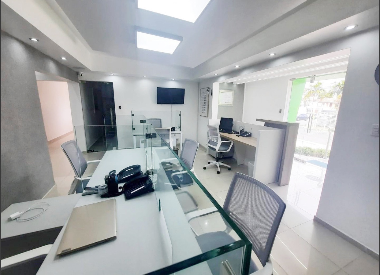 oficinas y locales comerciales - Local céntrico en los prados 4