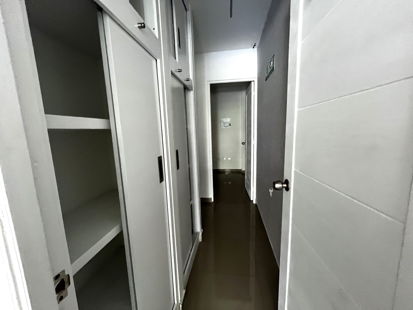 oficinas y locales comerciales - Local Comercial En Alquiler En Piantini De 46 M2 , Segundo Nivel 4