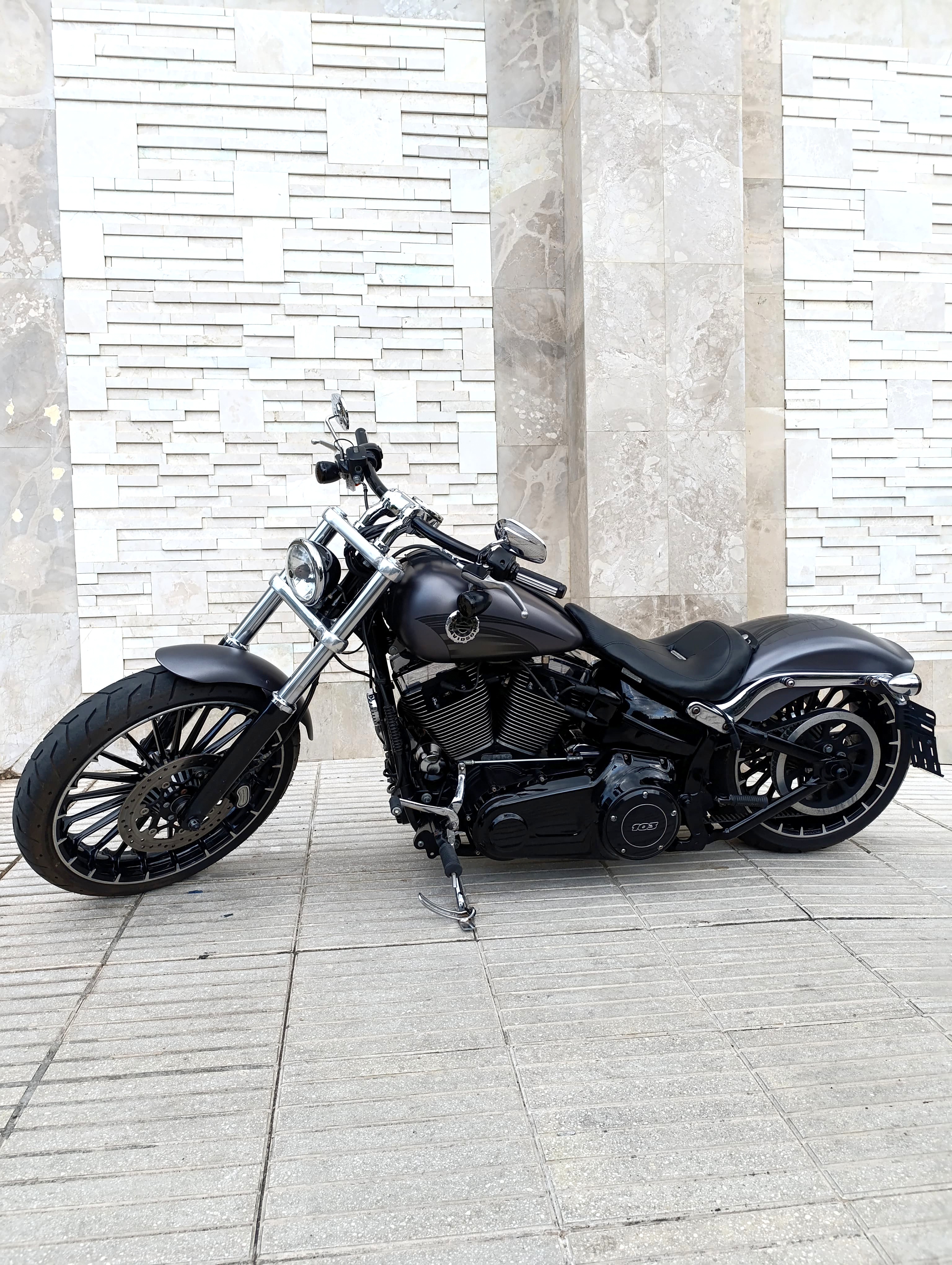 motores y pasolas - Harley Davidson Softail Breakout 2017 motor 1700cc 6