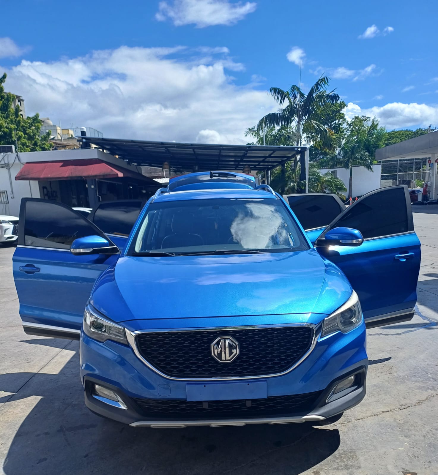 jeepetas y camionetas - MG Azul 
Bien Cuidada, Económica, Confortable, Buen Precio, Bajo Consumo. 3