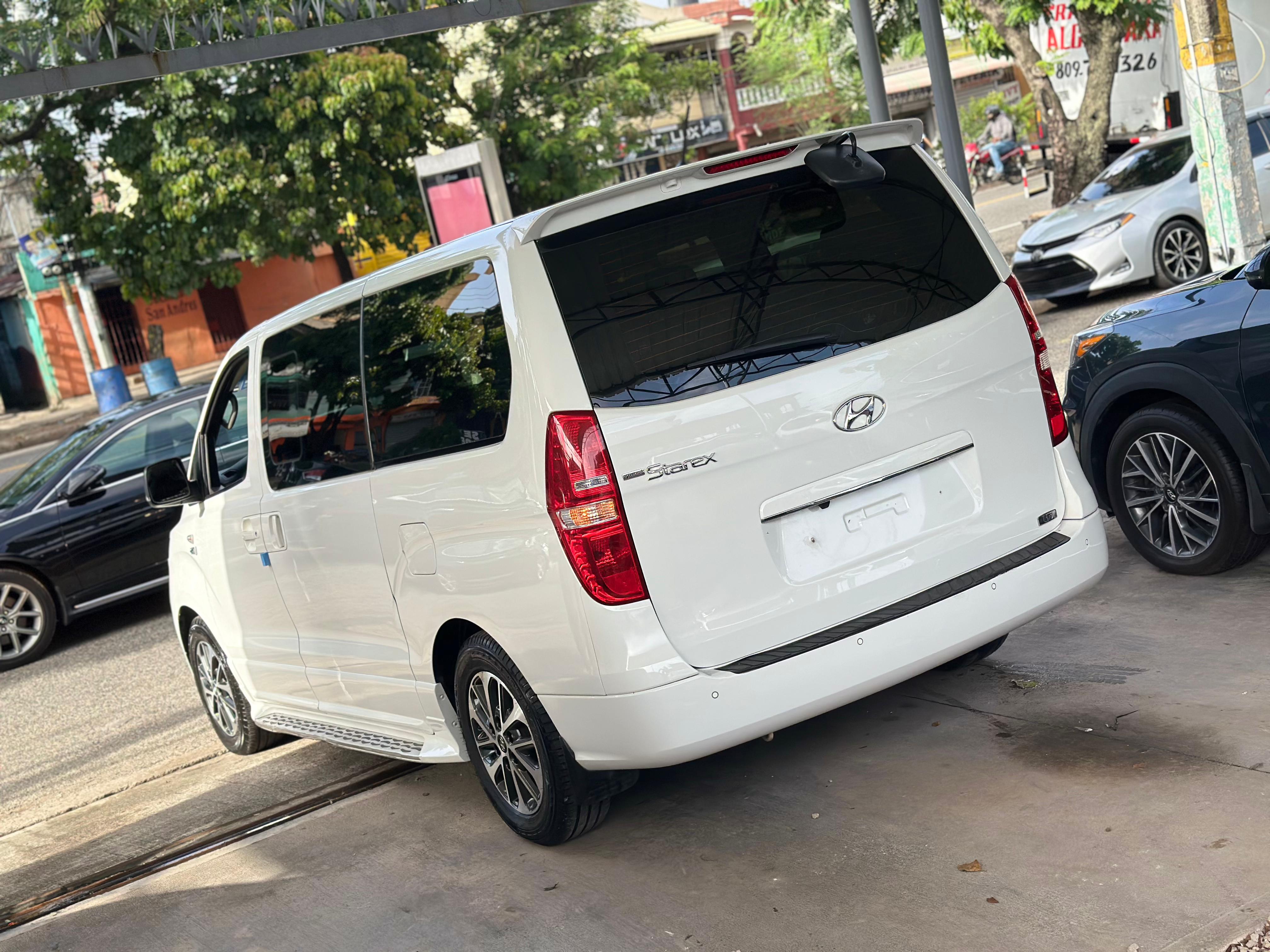 jeepetas y camionetas - 2020 HYUNDAI GRAND STAREX GLP 2