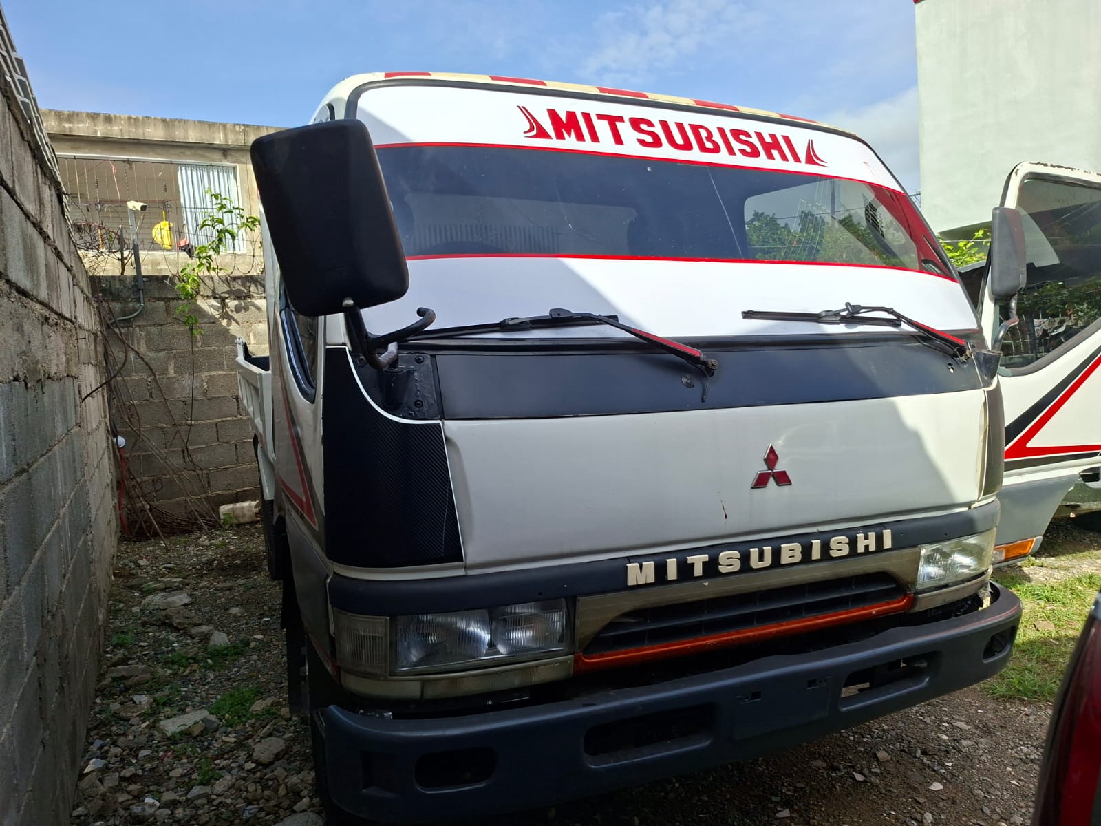 camiones y vehiculos pesados - Vendo Mitsubishi canter 1