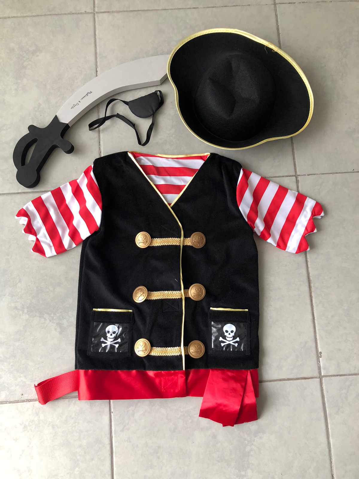 ropa y zapatos - 
Disfraz De niños de 5-7 años nuevo
pirata y Caperucita roja higuey 2