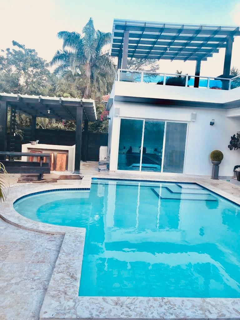 casas vacacionales y villas - Villa a 3 minutos de la playa en sosua residencial seguro y acogedor 1