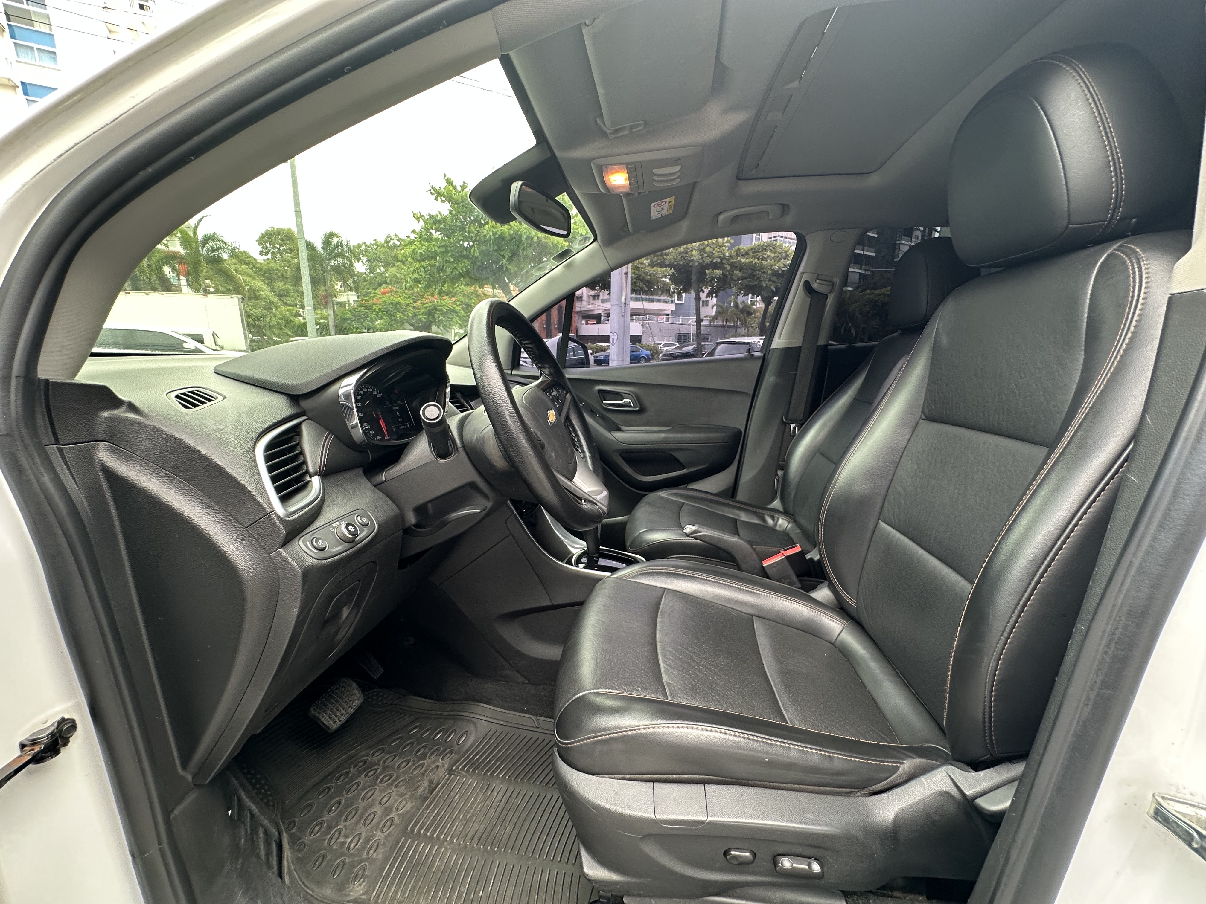 jeepetas y camionetas - CHEVROLET TRAX PREMLER 2017  7