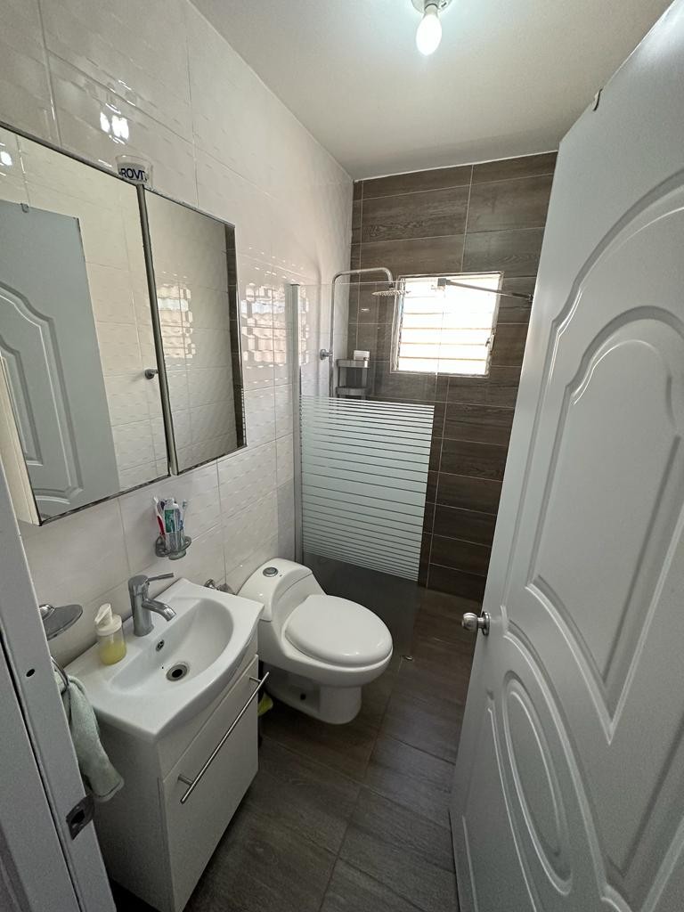 apartamentos - VENDO APARTAMENTO PRÓXIMO A LA PROLONGACIÓN 27 DE FEBRERO, BAYONA 4