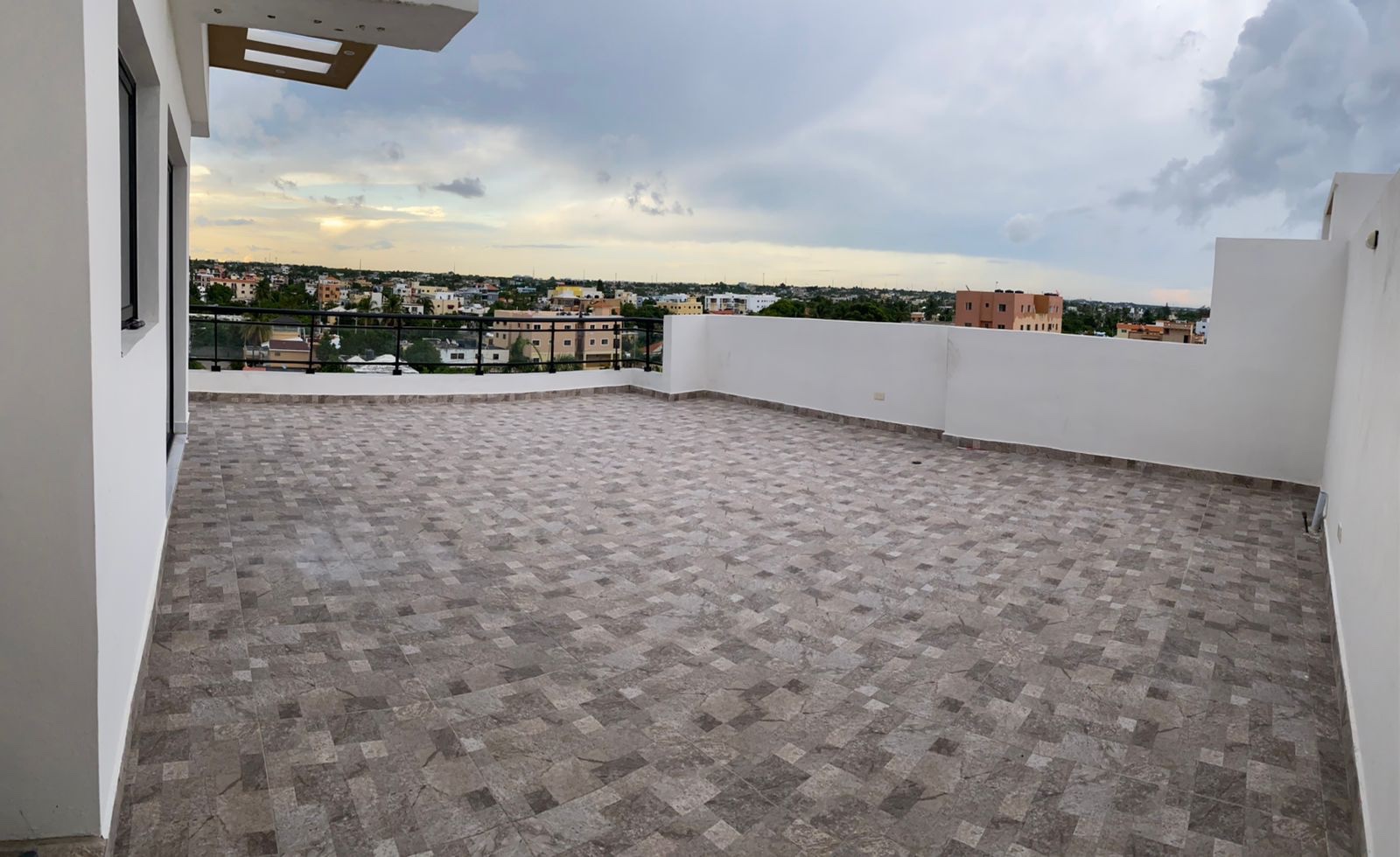 apartamentos - Apartamento en Marbella Las Americas a solo dos esquinas de la avenida Marginal. 0