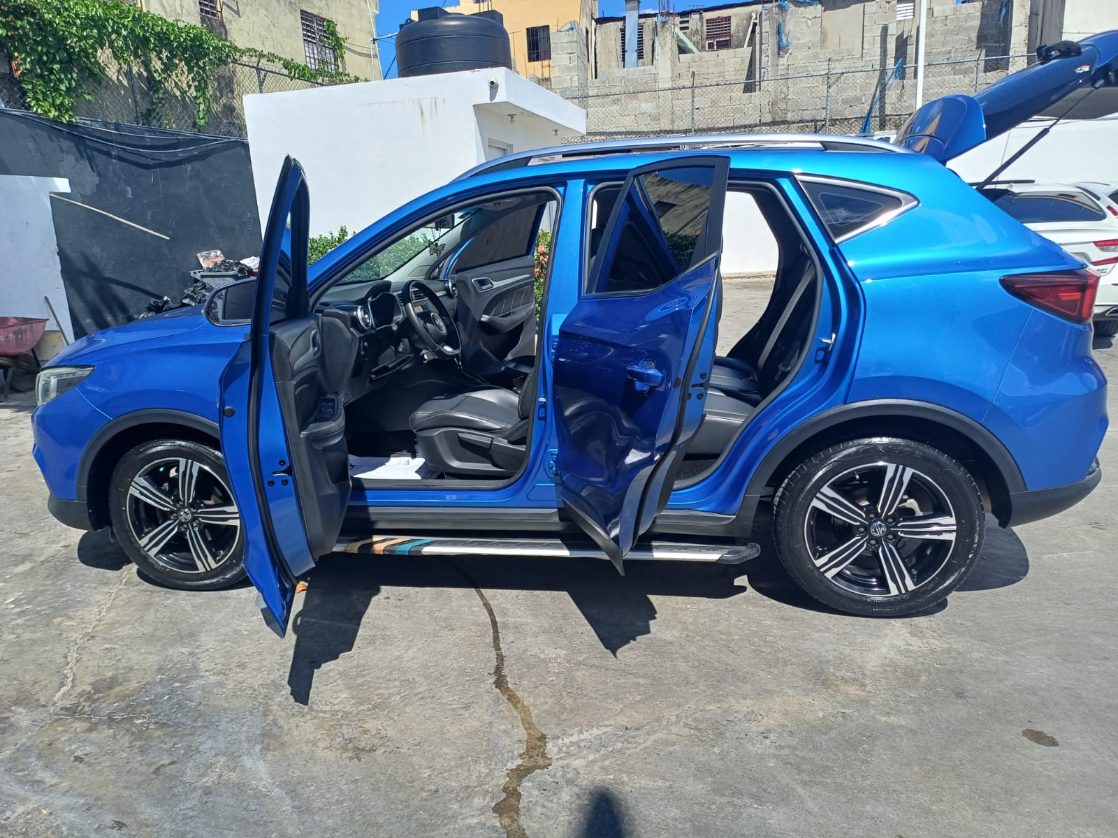 jeepetas y camionetas - MG Azul 
Bien Cuidada, Económica, Confortable, Buen Precio, Bajo Consumo. 4