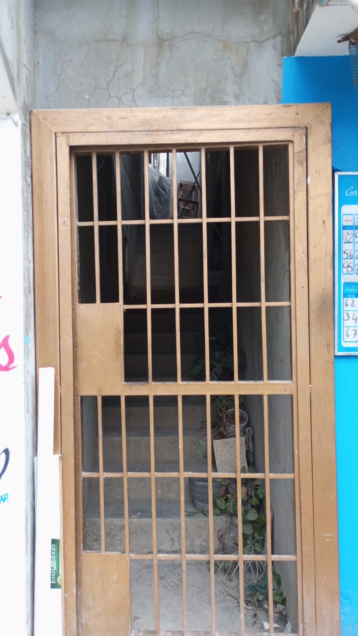 casas - Venta de casa 2do nivel en La Caleta, excelente ub 9