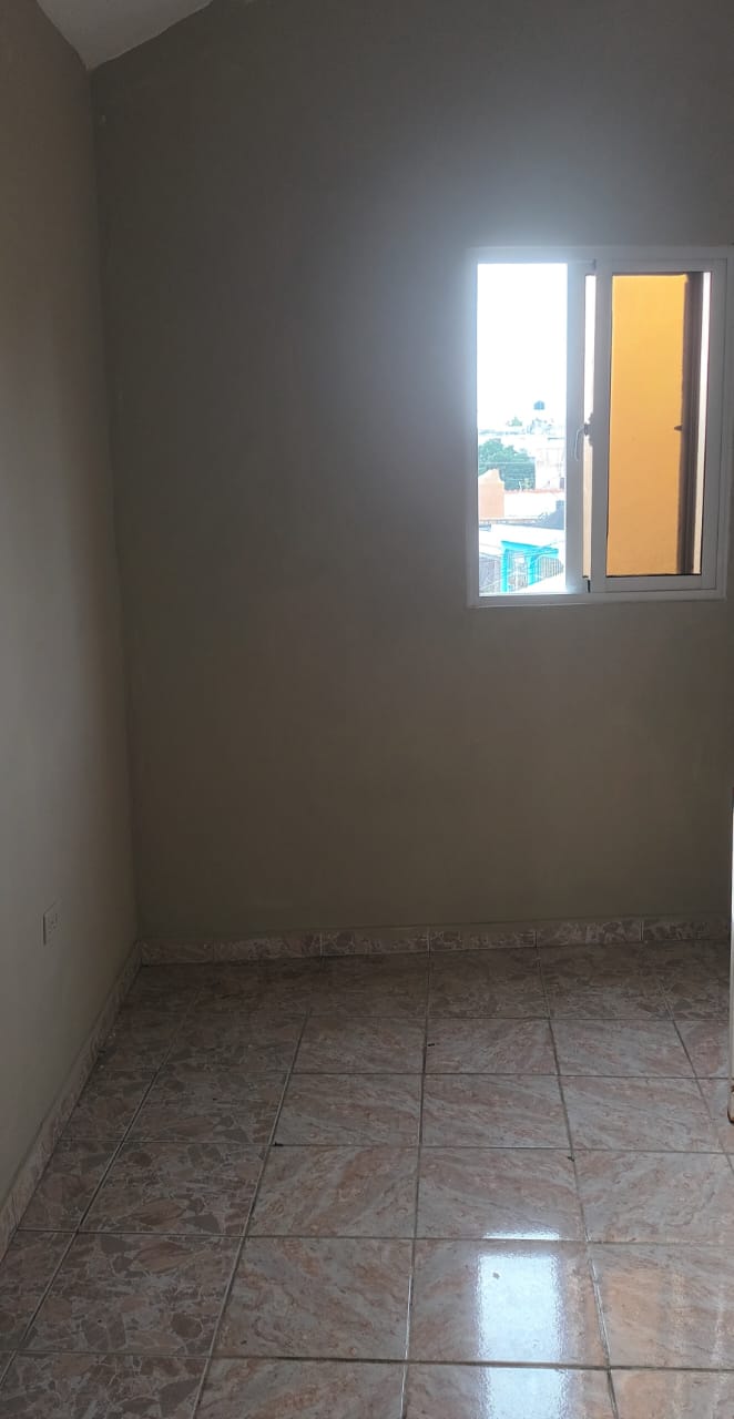habitaciones y viviendas compartidas - HABITACION DISPONIBLE PARA UNA SOLA  PERSONA, ENS OZAMA