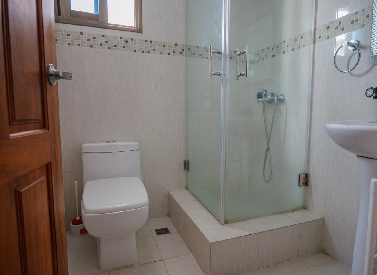 apartamentos - Vendo apartamento  en naco 8vo piso 
Precio USD$370,000.00 

Balcón amplio 
Sala 0