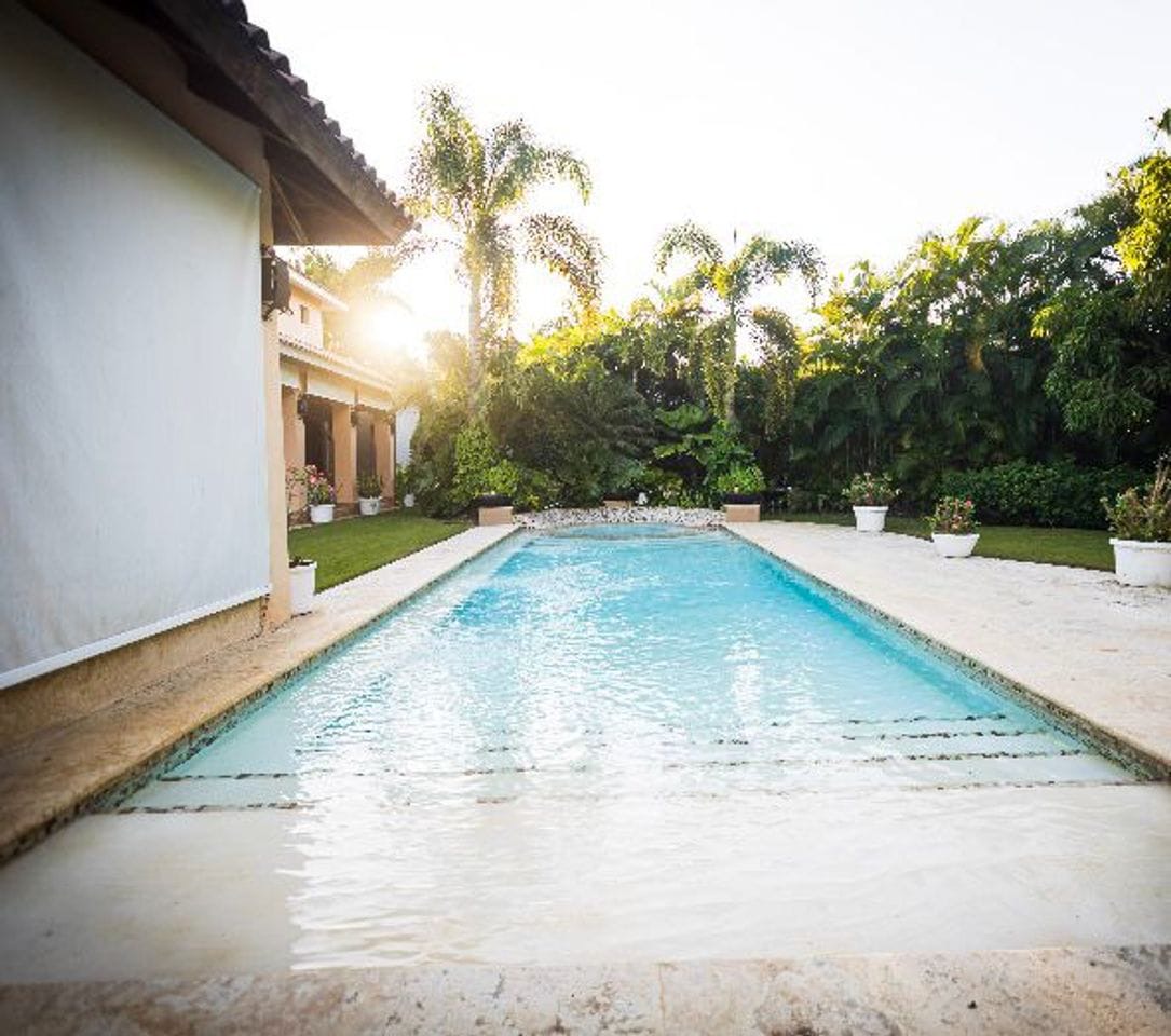 casas vacacionales y villas - Hermosa Villa totalmete remodelada en Juan dolio d