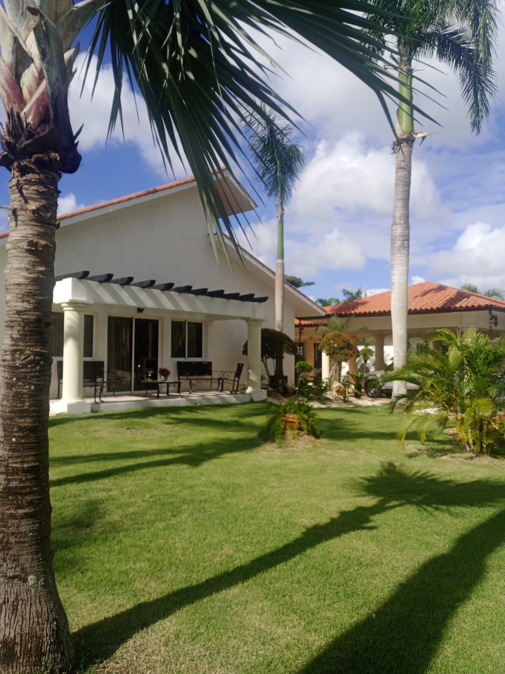 casas vacacionales y villas - Casa de campo villa, en un cul de sac, privacidad con más de 10 parqueos 2
