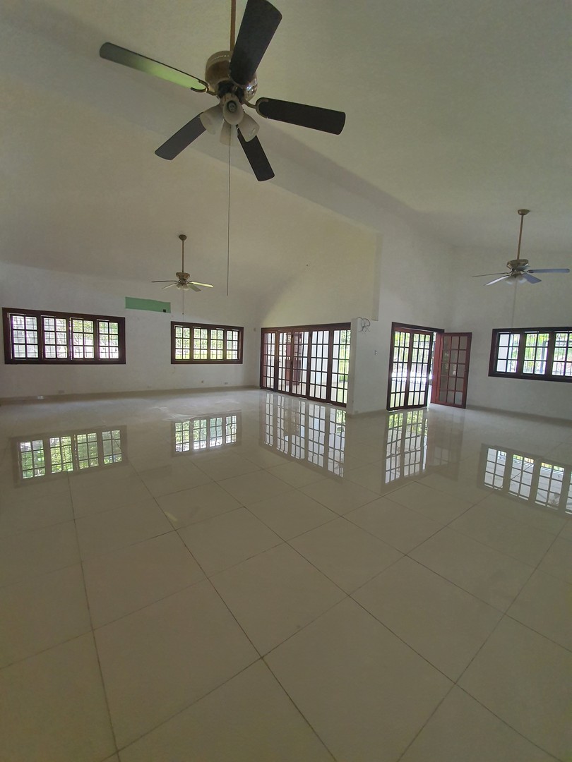 casas - Arroyo Hondo Viejo amplia casa de 4 habitaciones 8 parqueos piscina 4