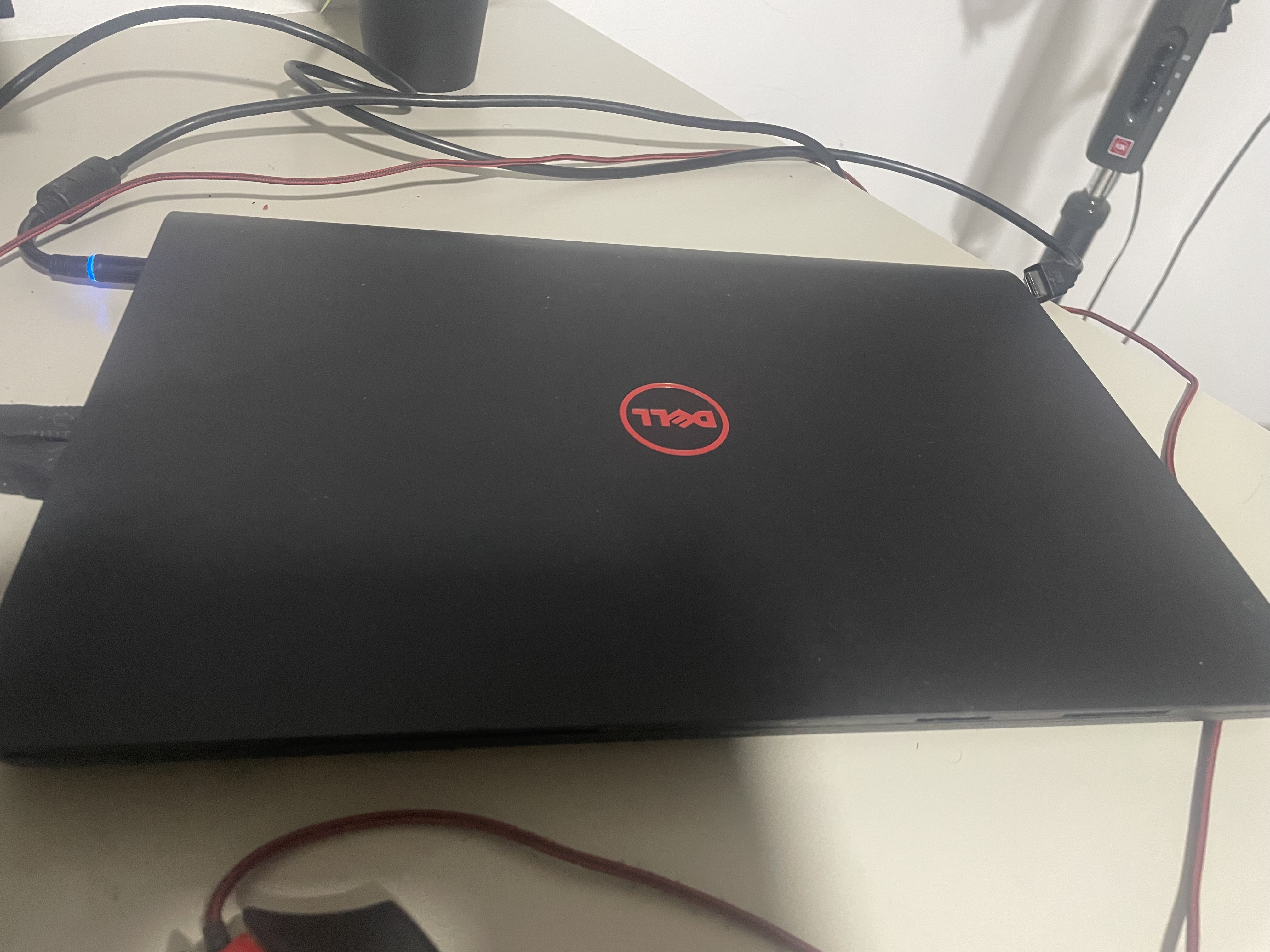 computadoras y laptops - Se vende laptop Dell inspiron 5577 gaming 