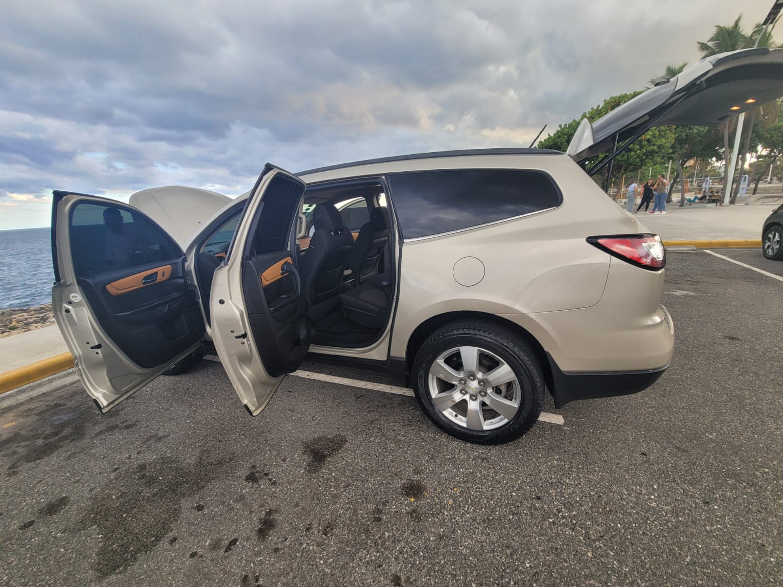 jeepetas y camionetas - Chevrolet Traverse LT 2014 *OPORTUNIDAD* 6