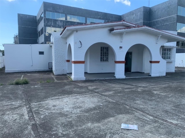oficinas y locales comerciales - Esquinero amplio en Gazcue 1