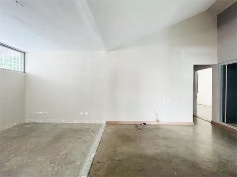 oficinas y locales comerciales - Local céntrico en Piantini  2