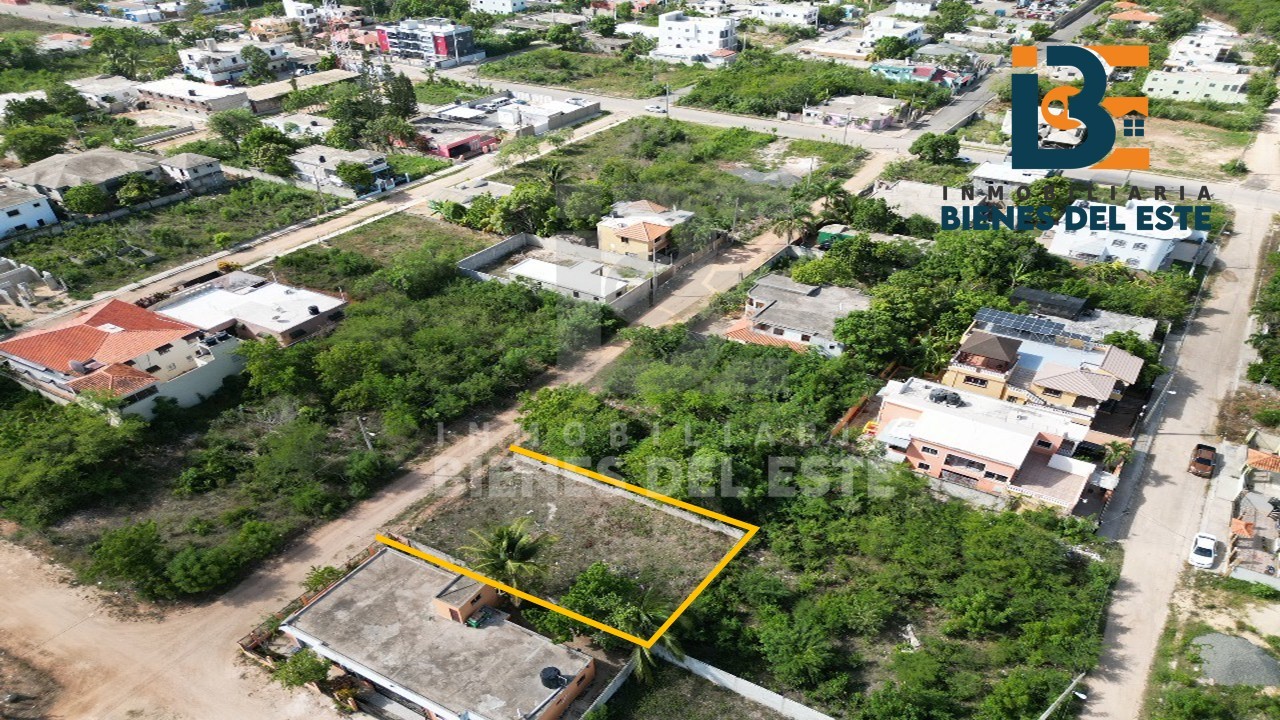 solares y terrenos - SE VENDE SOLAR con 400 Metros en Residencial Villa España 0