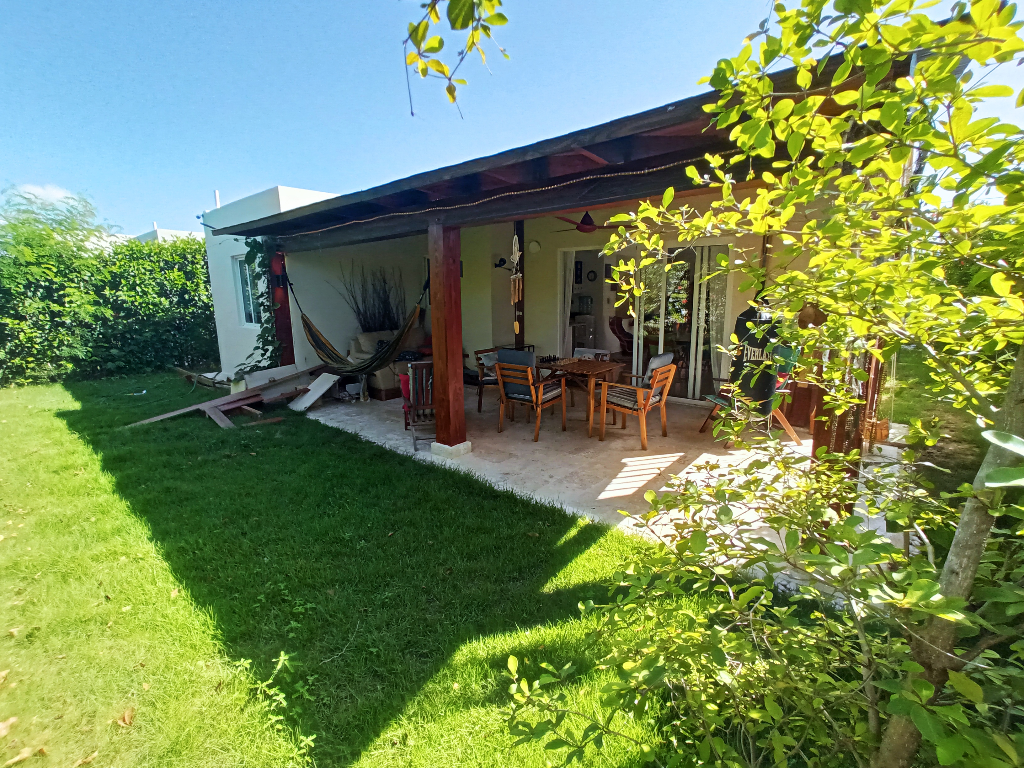 muebles y colchones - vendo hermosa casa en Punta cana 4