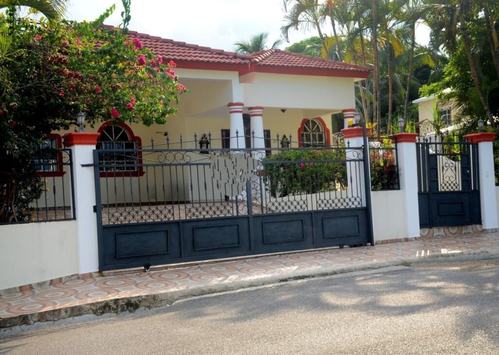 apartamentos - 1663- CASA CON APTOS. EN TORRE ALTA, PUERTO PLATA  0