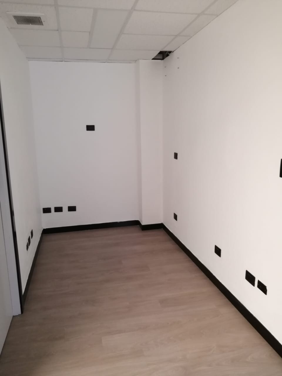 oficinas y locales comerciales - LOCAL COMERCIAL IDEAL PARA OFICINAS  8