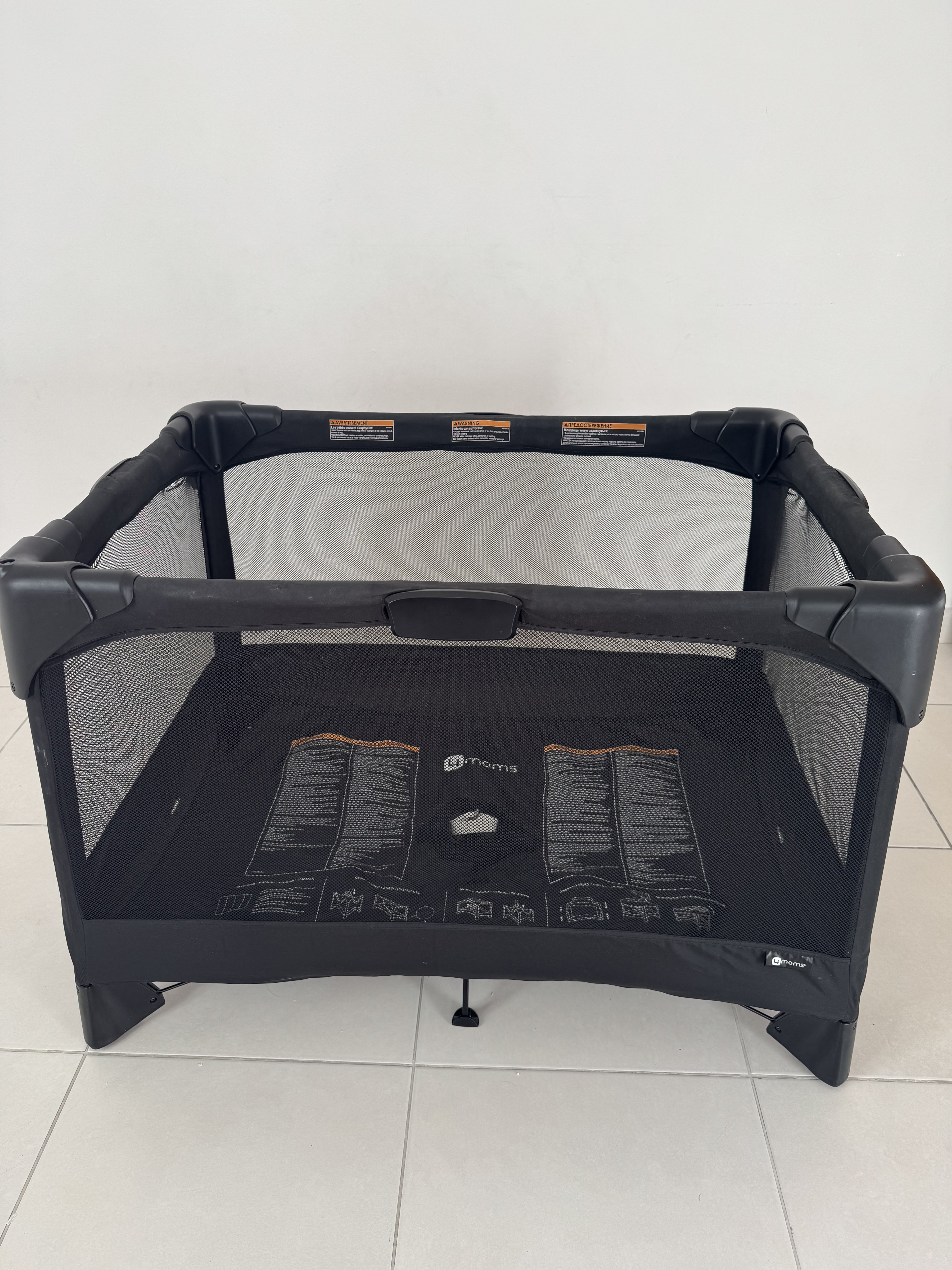 coches y sillas - 4moms Corral portátil con moisés y cambiador extras le incluye colchón nuevo 1