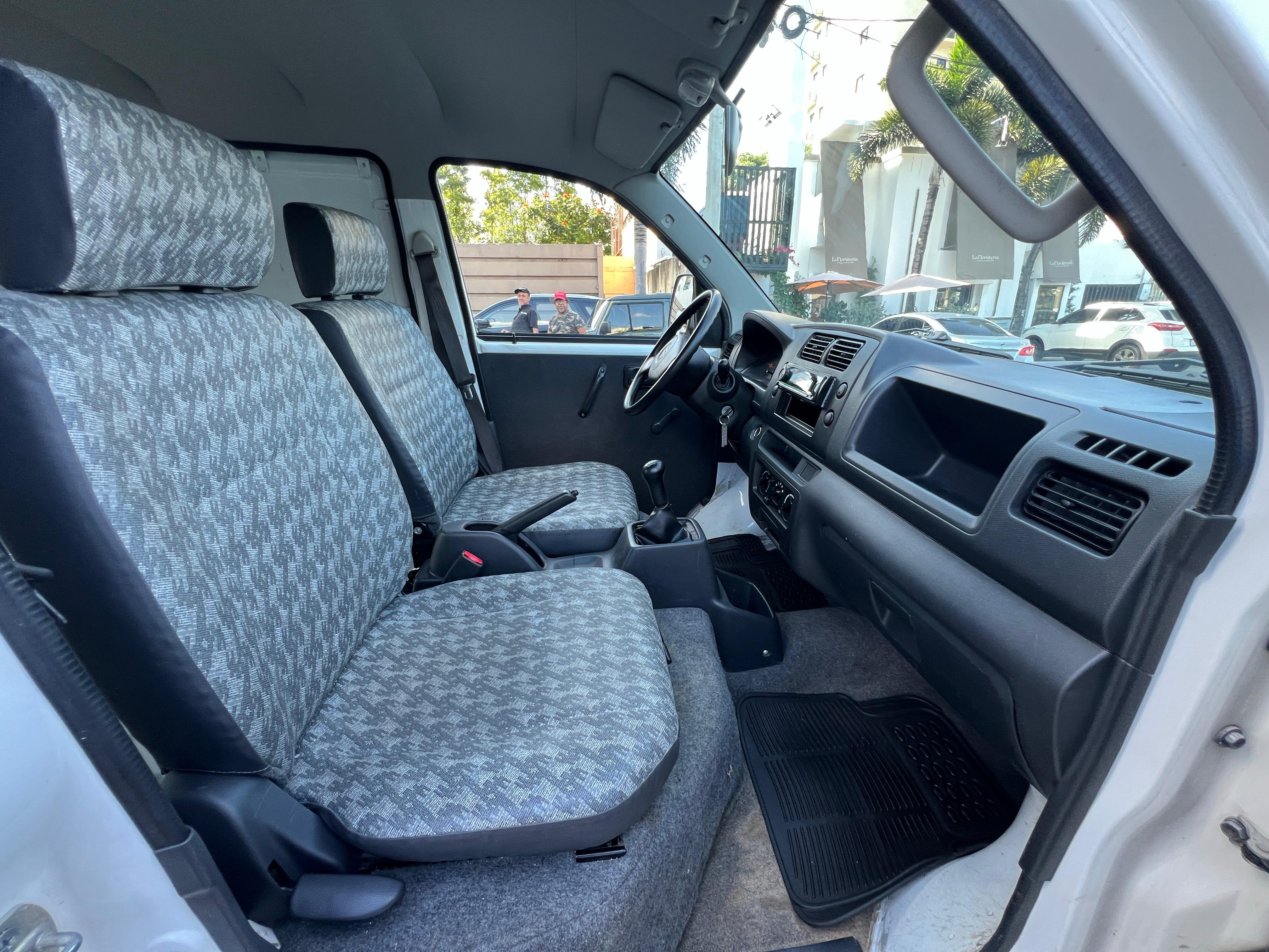 jeepetas y camionetas - SUZUKI APV 2023 9