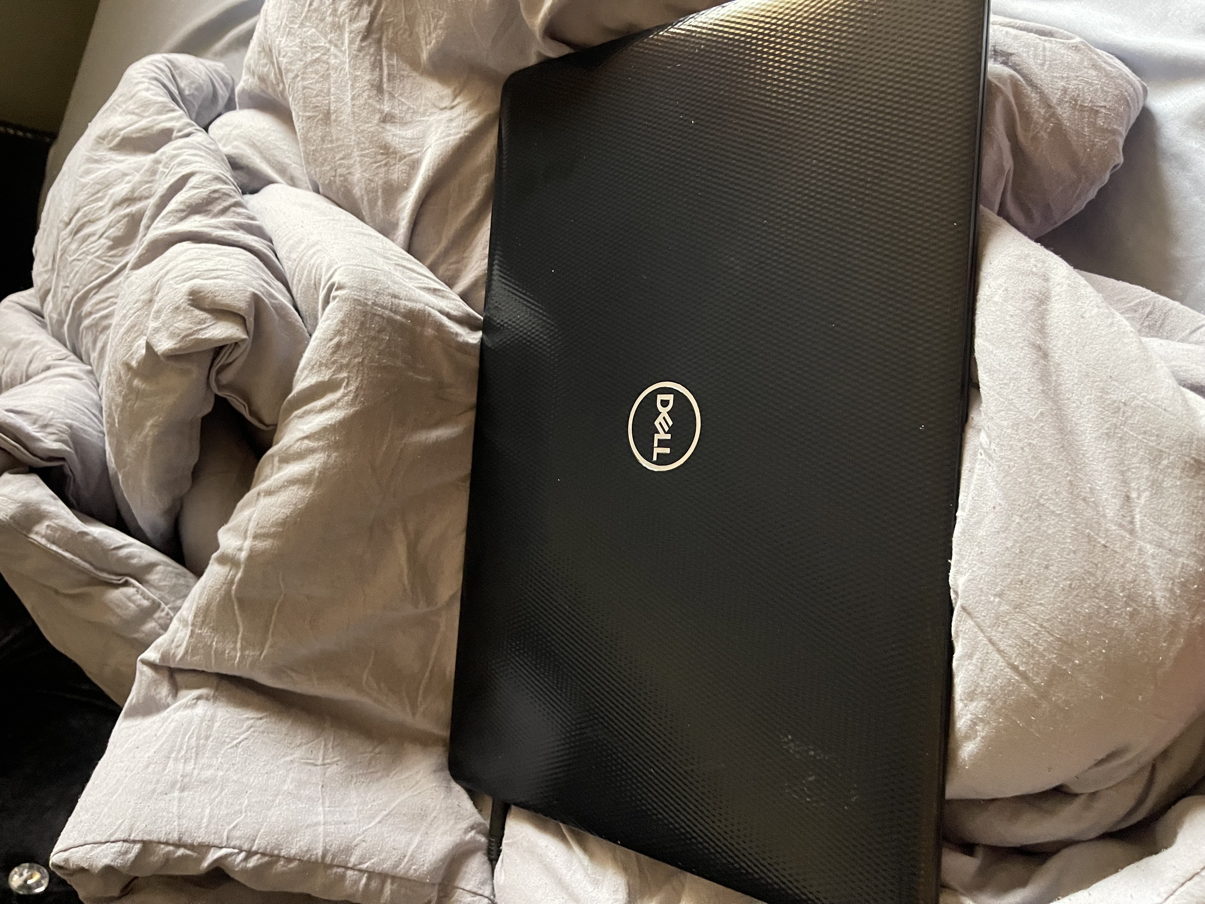 computadoras y laptops - laptop Dell inspirion usada en buen precio escriban interesados  1