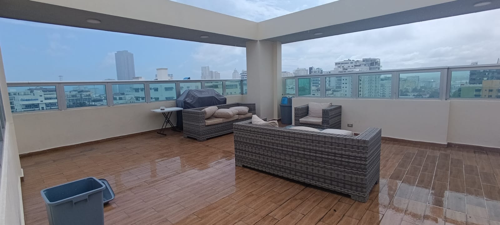 apartamentos - Renacimiento Amplio apartamento en piso alto 3hab 2