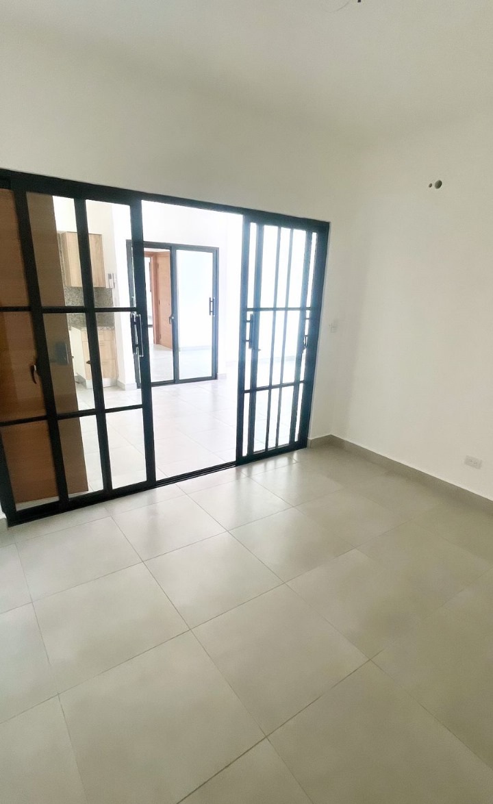 apartamentos - Rento apartamento sin amueblar en Evaristo Morales  0