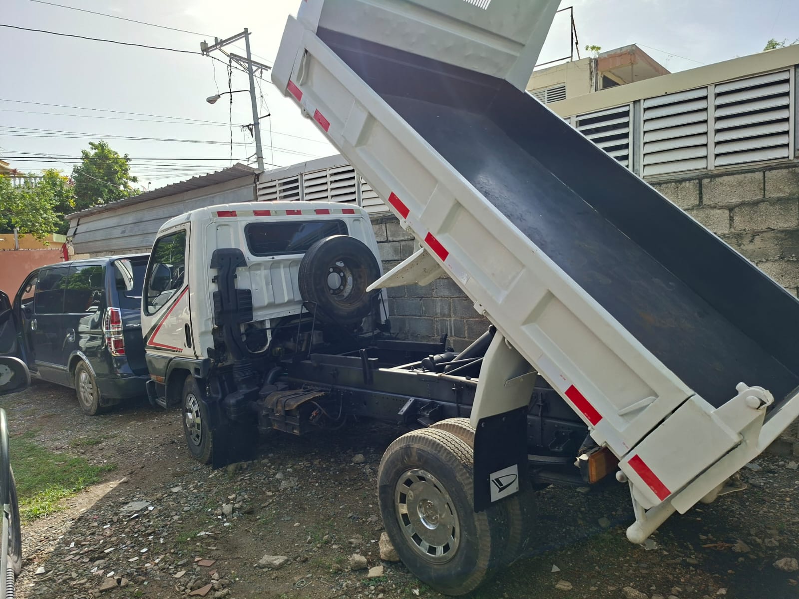 camiones y vehiculos pesados - Vendo Mitsubishi canter 3