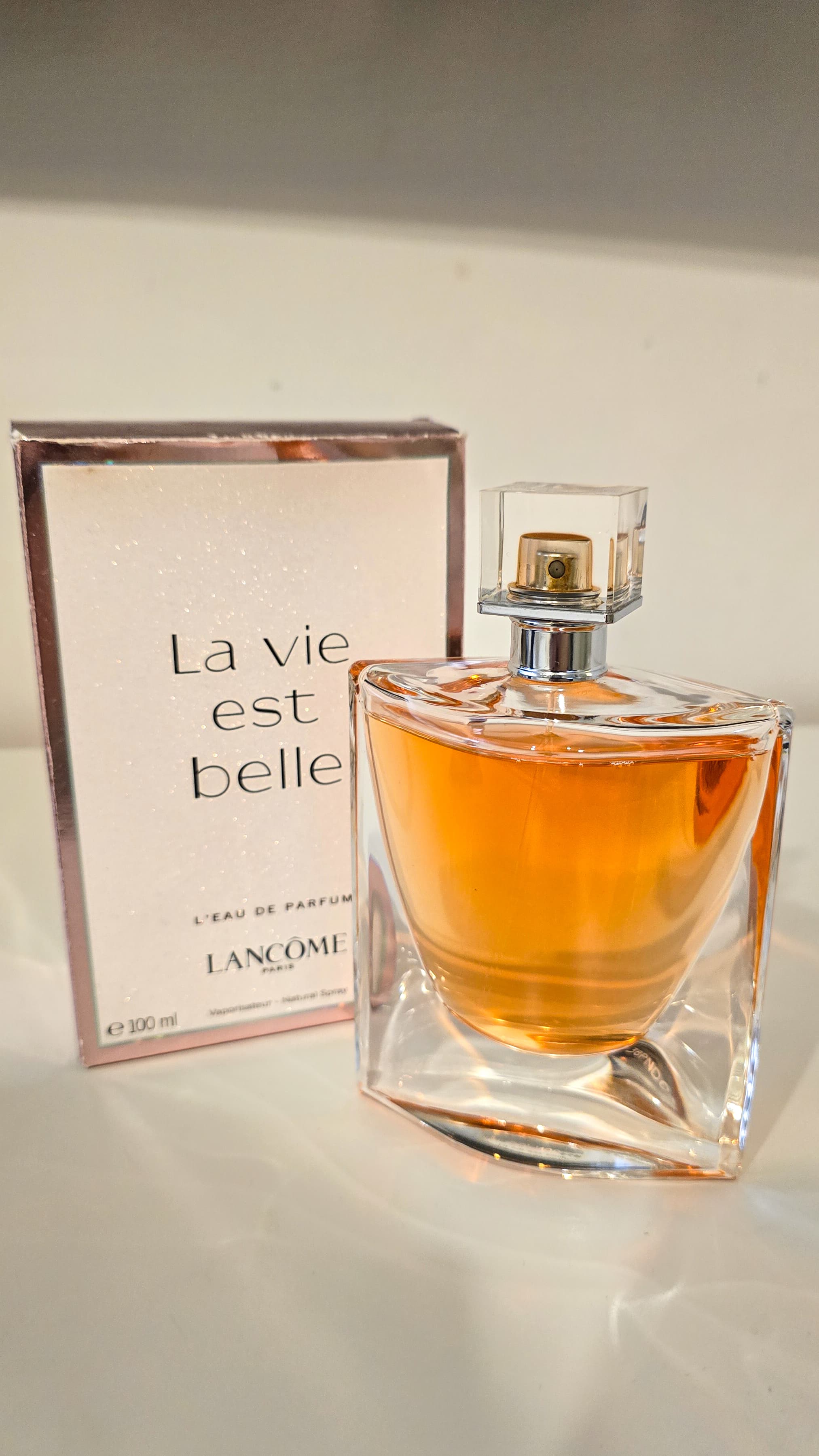 joyas, relojes y accesorios - Vendo perfume la vie est belle, como nuevo  1