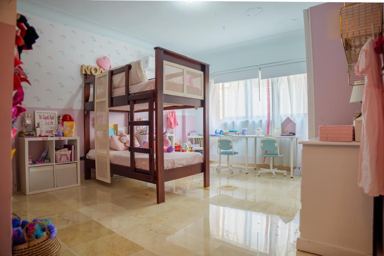 apartamentos - Vendo apartamento  en naco 8vo piso 
Precio USD$370,000.00 

Balcón amplio 
Sala 1