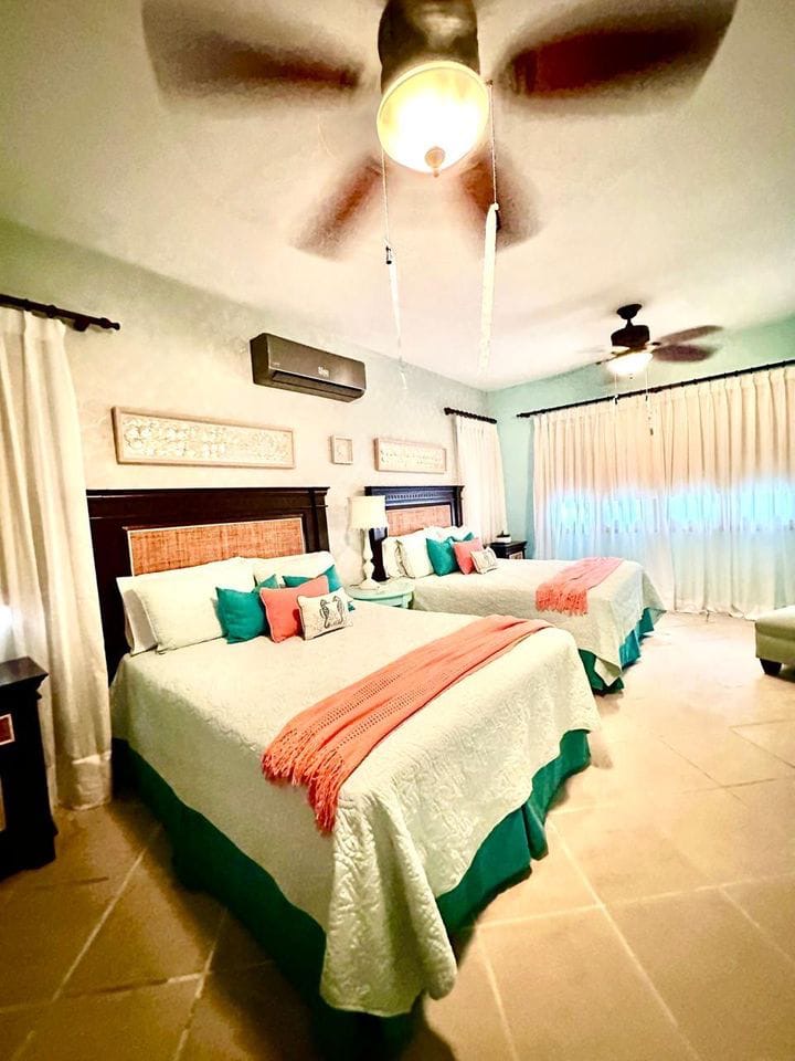 casas vacacionales y villas - Hermosa Villa totalmete remodelada en Juan dolio d 1